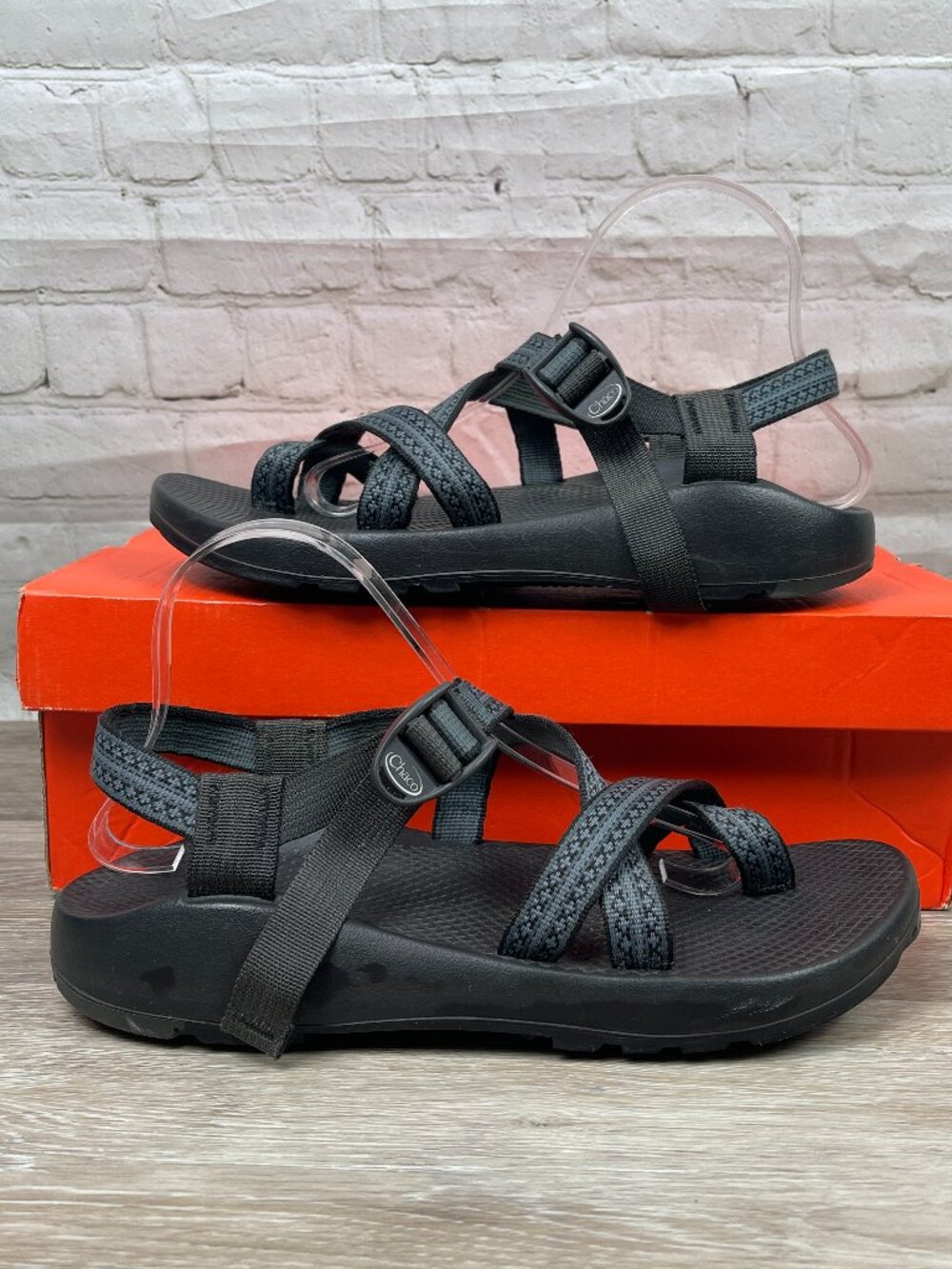 CHACO MEN'S SANDALS WITH VIBRAM SOLES SIZE 11
